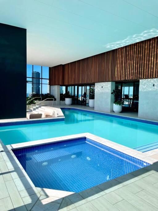 Brand New Luxury Oceanview 2beds 40f Gold Coast