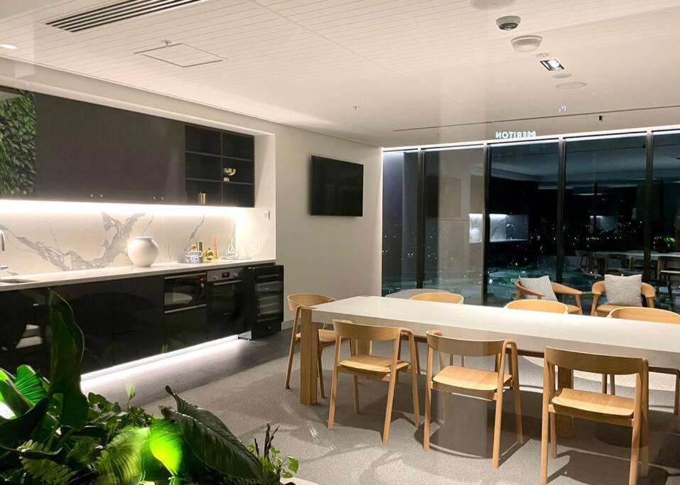Brand New Luxury Oceanview 2beds 40f